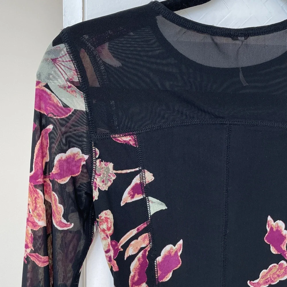 Free people Betty’s garden top XS Black and Floral - Picture 4 of 4